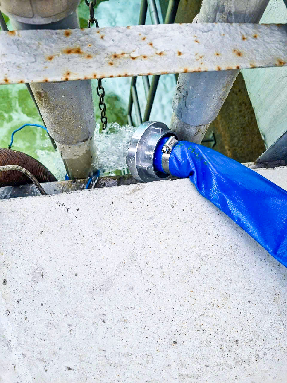 越南胡志明市 养乐多工厂废水储槽低水位排水 越南胡志明市 养乐多工厂废水储槽低水位排水