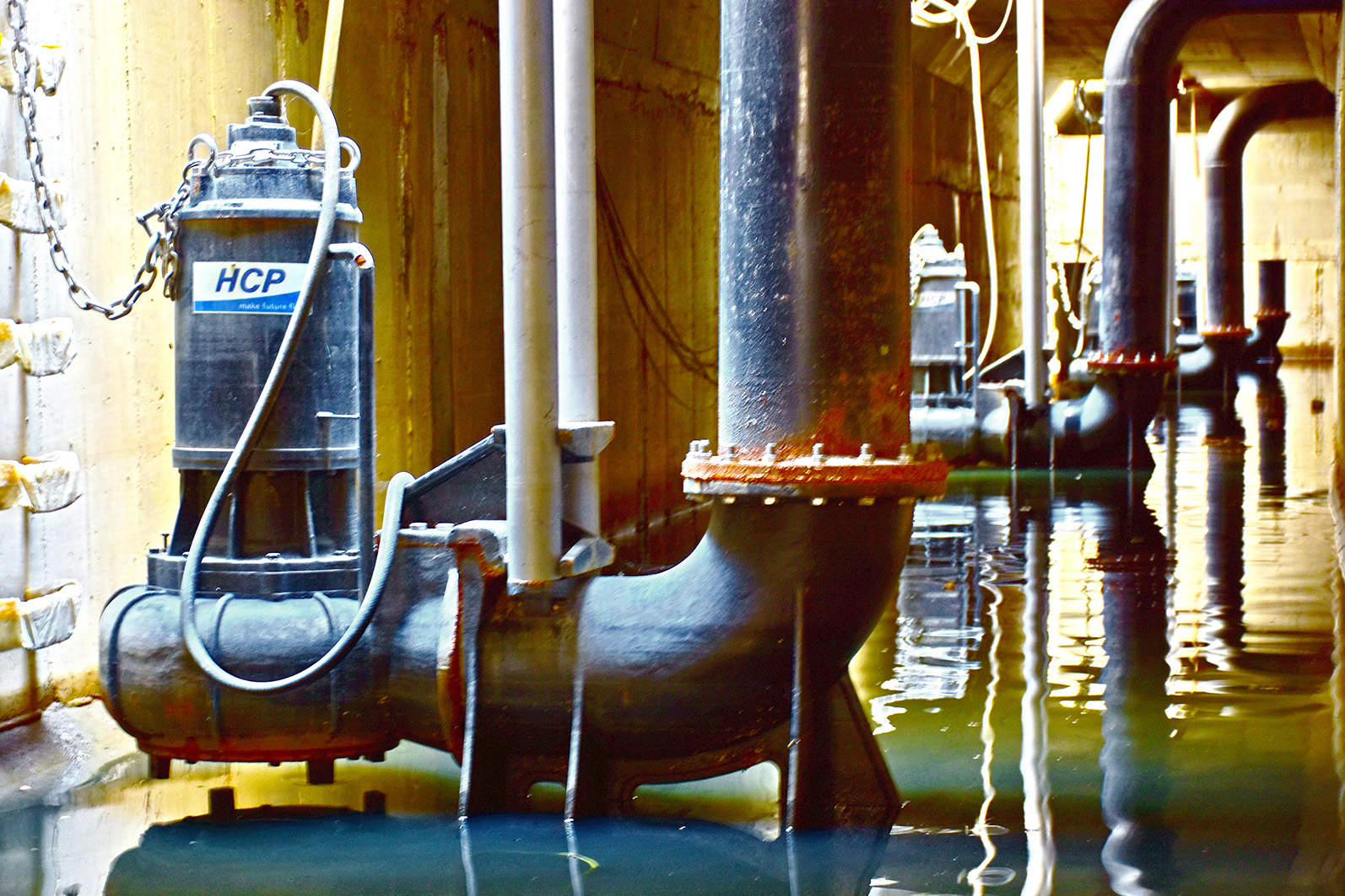 台湾高雄 冈山潭底排水渠道浚深及护岸改善工程